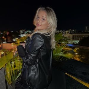 Meet your Posher, Isabella